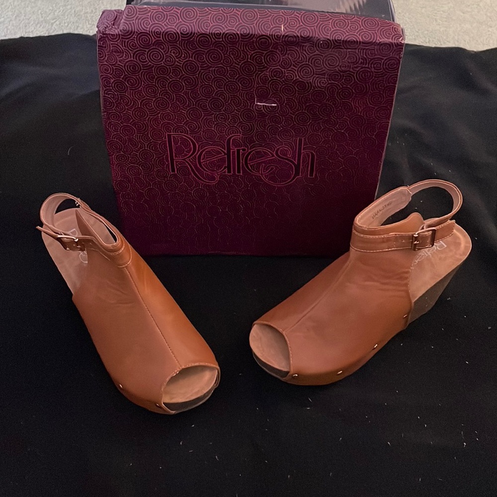 Beautiful tan leather wedge, cork heel